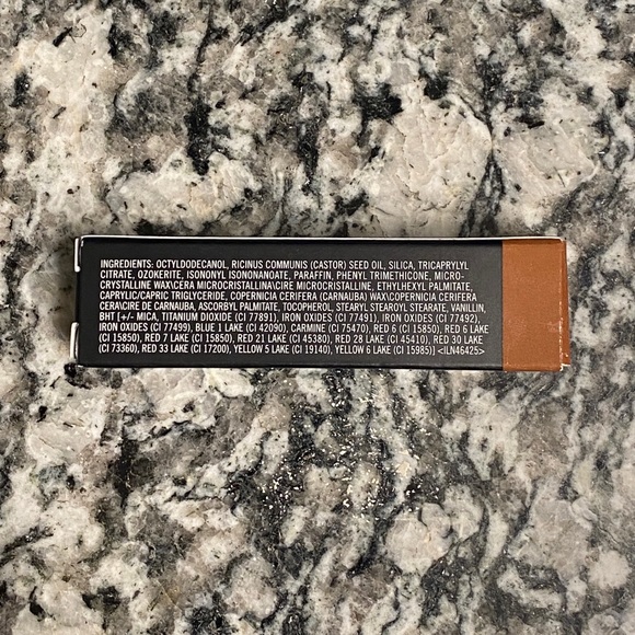 MAC Matte Lipstick in the color Derrière #653 Brand NEW - Picture 7 of 7